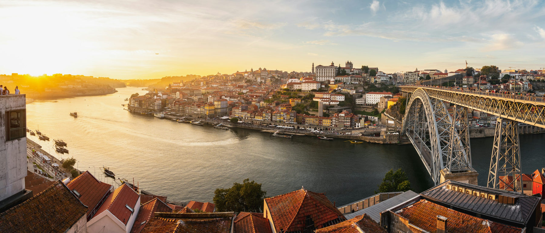 Vista aérea de la Ribeira y los puentes de Oporto
