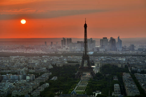 Torre Eiffel y skyline de París al atardecer