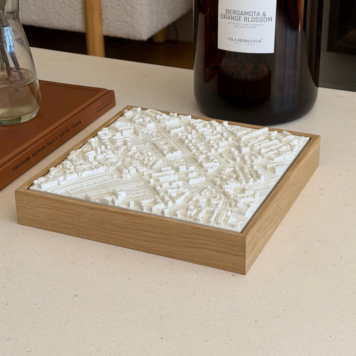 Mapa 3D de Ginebra enmarcado en roble macizo