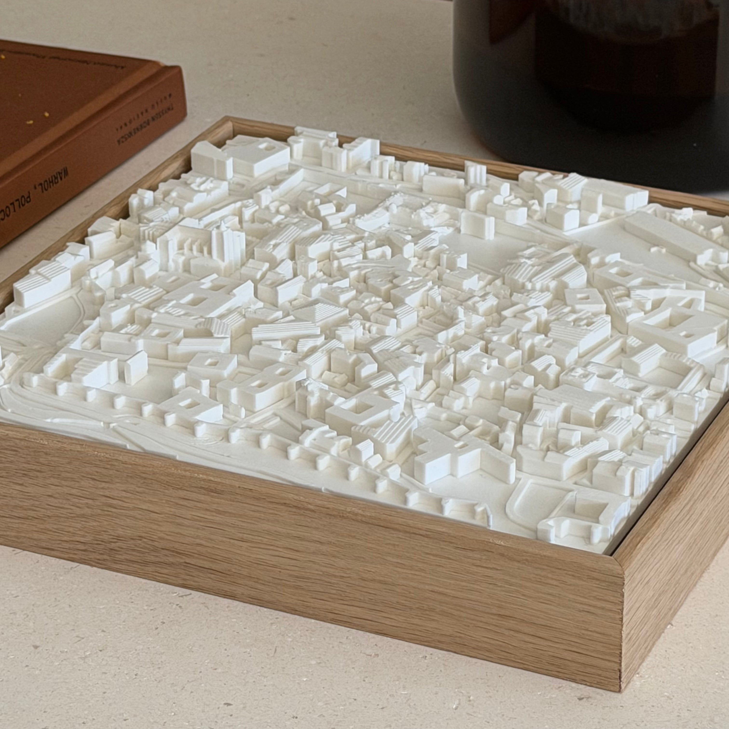 Mapa 3D de Ávila enmarcado en roble macizo