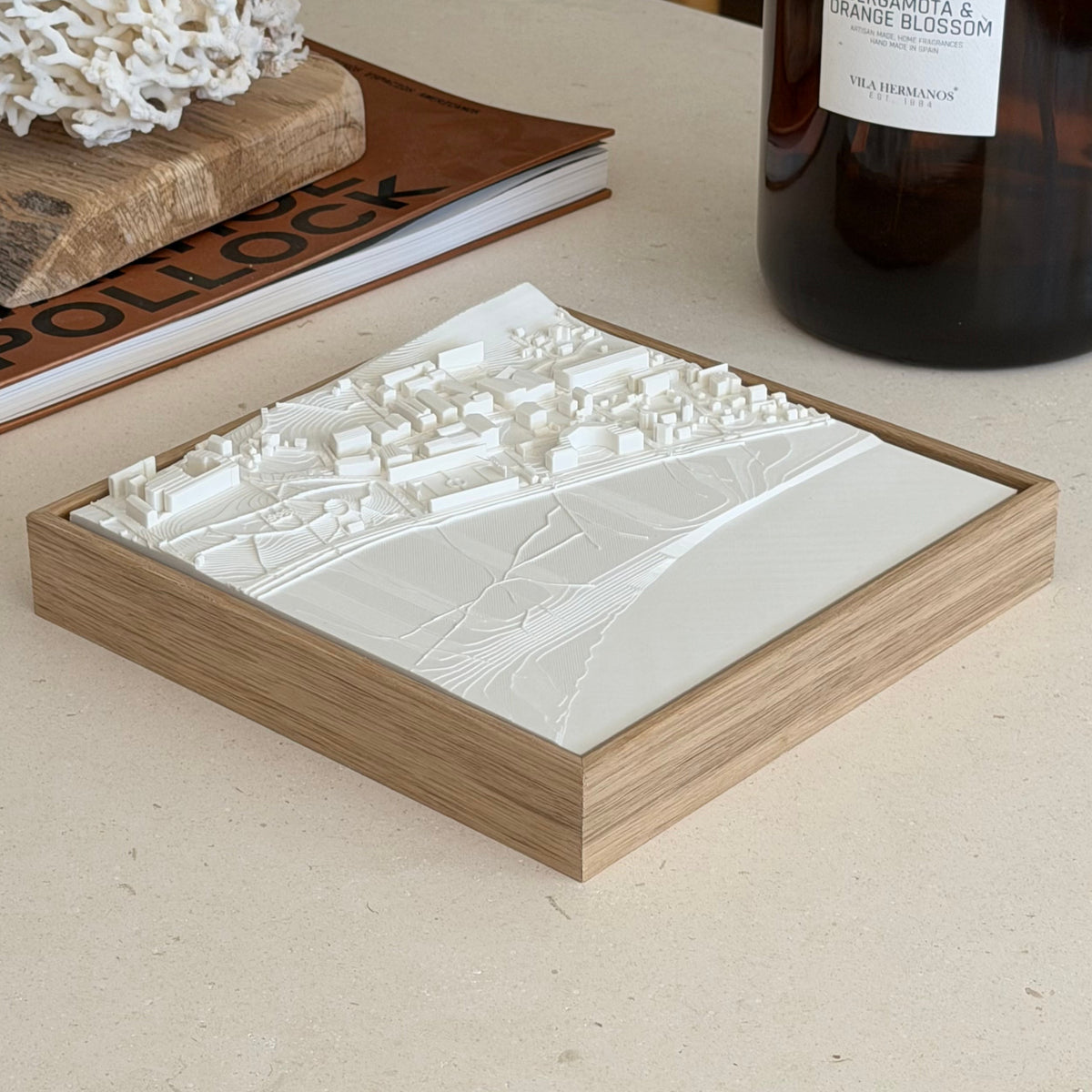 Mapa 3D de Viveiro enmarcado en roble macizo