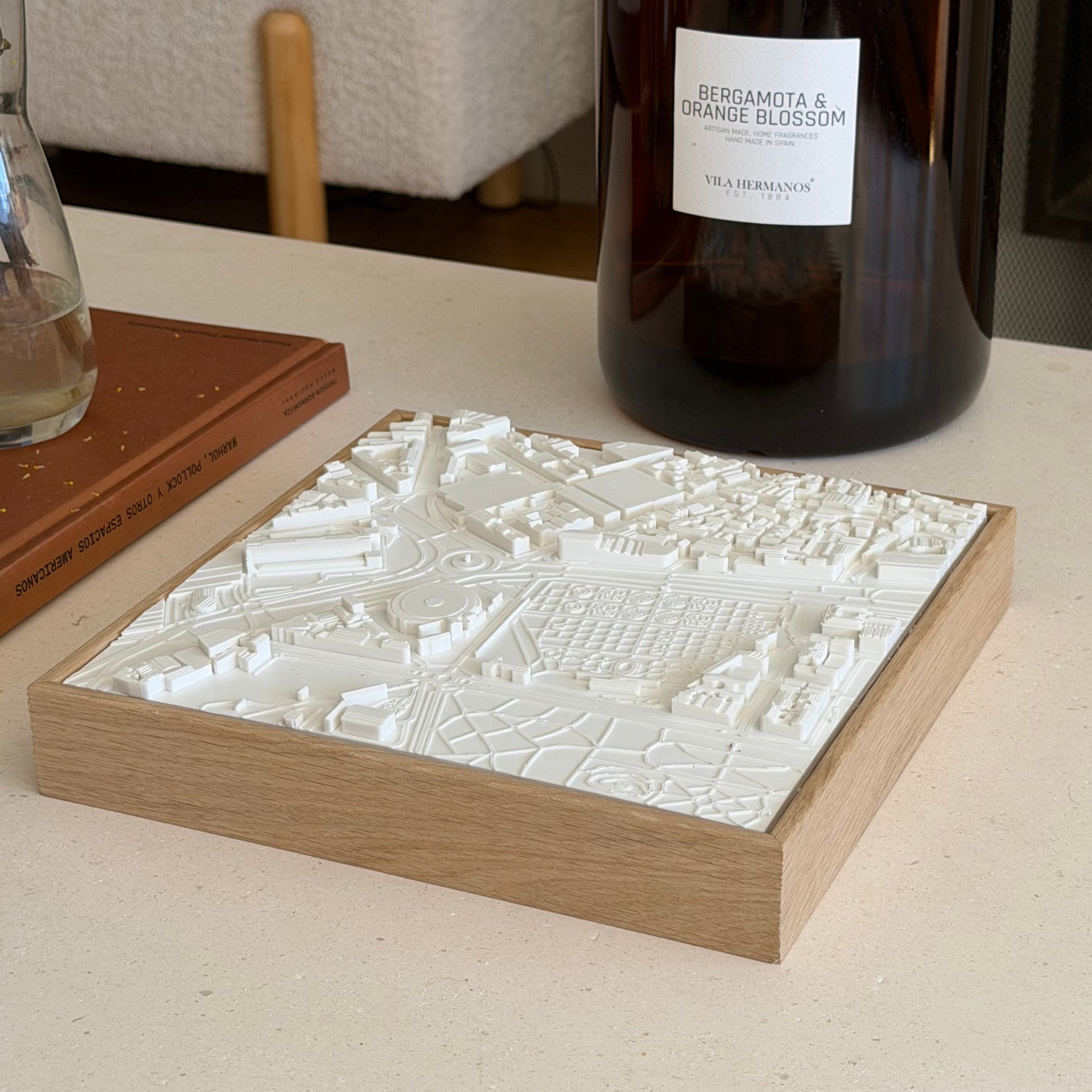 Mapa 3D de Madrid, Atocha y Real Jardín Botánico, enmarcado en roble macizo